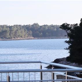 6 Bedroom Beachfront Villa with Heated Pool near Vela Luka on Korcula Island, Sleep 12